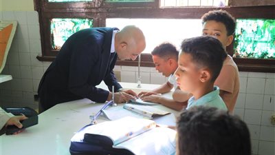 خلال زيارته لمدارس بالفيوم.. وزير التعليم يثني على أداء الطلاب في القراءة والكتابة