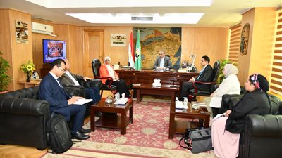 محافظ الفيوم يناقش مع وفد التنمية المحلية سبل النهوض بقطاع الاستثمار بالمحافظة