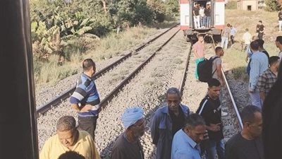 دون إصابات.. انفصال 3 عربات بقطار 986 المتجه من القاهرة إلى الأقصر