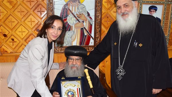 محافظ البحيرة تكرم