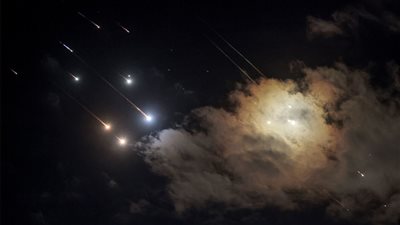 الحرس الثوري الإيراني يكشف نوعية الصواريخ المستخدمة لأول مرة في الهجوم على إسرائيل 