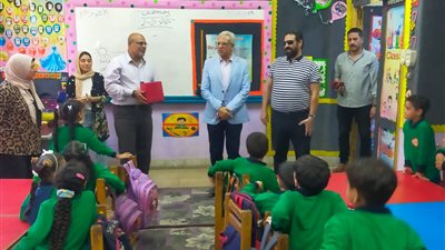 مدير تعليم القاهرة يتابع الفصول الدراسية وسد عجز المعلمين بإدارة المطرية| صور