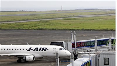 إلغاء 90 رحلة جوية بعد انفجار قنبلة أمريكية بمطار ميازاكي في اليابان 