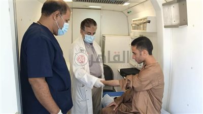 صحة المنيا: توقيع الكشف الطبي على 1276 حالة بالمجان خلال قافلة بمركز بني مزار