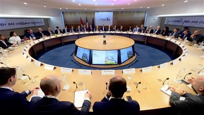 رئيس اقتصادية القناة يختتم جولته في باريس بلقاء اتحاد أصحاب الأعمال الفرنسي: نسعى لتوطين صناعة الهيدروجين الأخضر