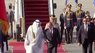 السيسي يستقبل رئيس الإمارات الشيخ محمد بن زايد بمطار القاهرة الدولي | بث مباشر 