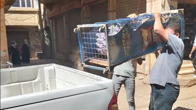 إزالة إشغالات وتعديات الباعة الجائلين على حرم الطرق في أبو تيج بأسيوط