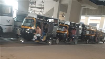 مواقف عشوائية وفوضى مرورية.. سكان الوراق يستغيثون بـ سيرفيس الجيزة