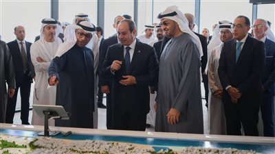 السيسي وبن زايد يشهدان عرضًا مرئيًا حول أهداف مشروع رأس الحكمة التنموي