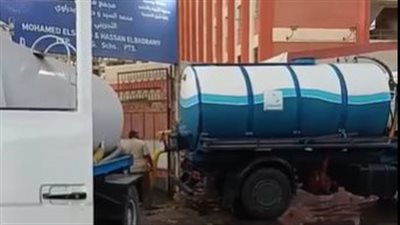 رفع تراكمات المياه الناتجة عن كسر ماسورة مياه عزبة ببورسعيد |بث مباشر 