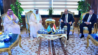 وزير الطيران يستقبل مسؤولين سعوديين لمناقشة آليات إدارة المجال الجوي