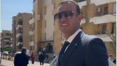 وصول محامي إمام عاشور لحضور جلسة محاكمة اللاعب بتهمة التعدي على فرد أمن 