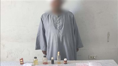 تفاصيل القبض على دجال الأقصر وبحوزته طلاسم وأحبار