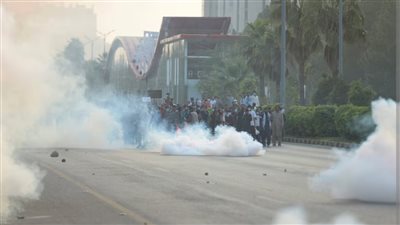 إصابة العشرات من الشرطة الباكستانية خلال اشتباكات مع متظاهرين في إسلام آباد