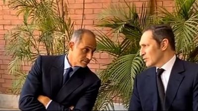 جمال وعلاء مبارك يزوران قبر والدهما في ذكرى انتصارات 6 أكتوبر | بث مباشر