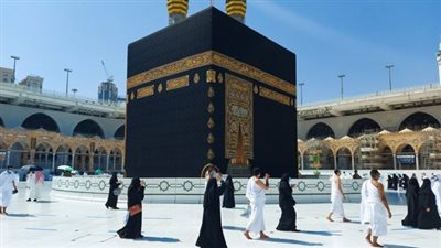 أجمل حلم ممكن تشوفه.. تفسير حلم زيارة الكعبة وعلاقته بزيادة الرزق