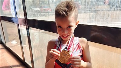 مروان محمد هندي يحصد ذهبية بطولة كأس مصر الفني في الجمباز تحت 7 سنوات