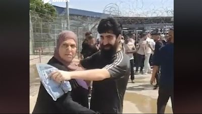 أم فلسطينية لم تتعرف على ابنها بعد أسره عامين في السجون الإسرائيلية