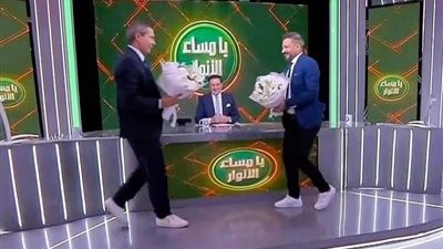 تبادلا الورود.. مدحت شلبي يعقد صلحا بين بركات وسيد معوض بعد خلاف دام لشهور