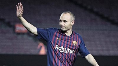 رسميًا.. إنييستا يعلن اعتزاله كرة القدم عن عمر يناهز 40 عامًا