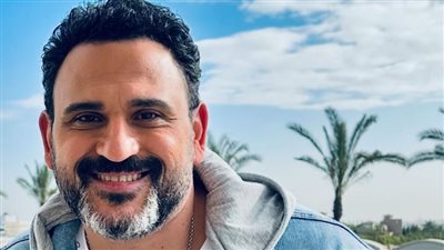 أكرم حسني: من كرم ربنا عليا إن أنغام اللي غنت تيجي نسيب.. وشخصية آية سماحة في الكابتن حلم كل شاب مصري