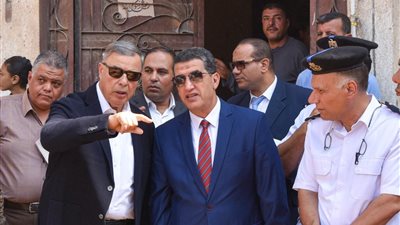 محافظ الإسكندرية يقود حملة مكبرة لإزالة 5 عقارات مخالفة