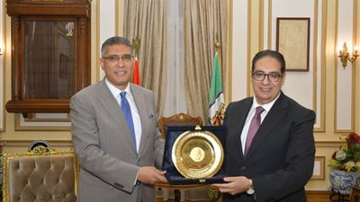 رئيس جامعة القاهرة يستقبل محافظ الجيزة لبحث التعاون المشترك في مجالات خدمة المجتمع