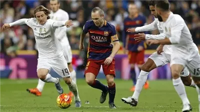 من أعظم أساطير الكرة.. ريال مدريد يودع إنييستا بعد اعتزاله كرة القدم