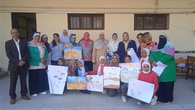 ورشة التربية الفنية بمدرسة أسوان الثانوية بنات تستعد للمشاركة في مسابقة نصر أكتوبر