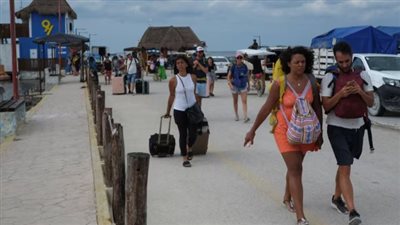 بايدن يوجه بالإخلاء للسكان من المناطق التي سيضربها إعصار ميلتون في فلوريدا 