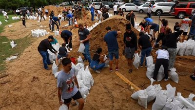 أشد تدميرا.. نزوح جماعي لسكان ولاية فلوريدا الأمريكية بعد تحذيرات من إعصار ميلتون