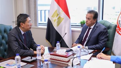 وزير الصحة يبحث مع سفير سنغافورة بالقاهرة سبل تقديم الدعم الطبي للشعب الفلسطيني 