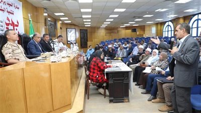 محافظ المنيا: توفير أكثر من 8 آلاف معلم لسد العجز بالمدارس واعتماد المخصصات المالية اللازمة لهم