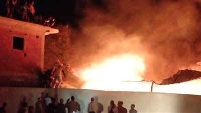 الحماية المدنية بالمنوفية تدفع بـ8 سيارات إطفاء للسيطرة على حريق مصنع تنر بمدينة السادات