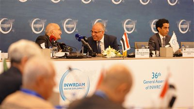 وزير الري: يجب استخدام التقنيات قليلة التكلفة في مشروعات التحلية لتعظيم الاستفادة