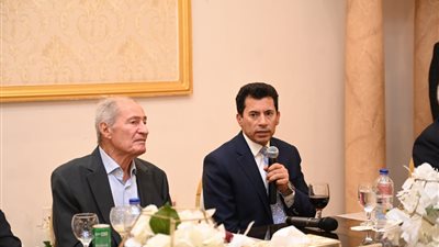 وزير الرياضة يهنئ الأهلي بذهبية إفريقيا لليد والزمالك بالبرونزية 