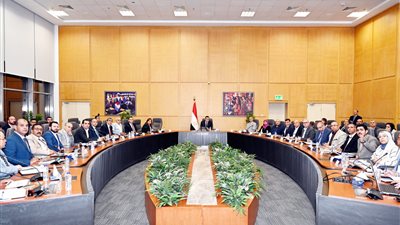 وزير الإسكان يكلف بتسليم جميع وحدات الإعلان العاشر بالعبور الجديدة خلال 6 أشهر