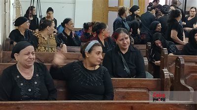 لحظة وصول جثمان مينا موسى ممرض المنيا لأداء صلاة الجنازة عليه بالكنيسة