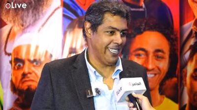 عمر مصطفى متولي: فيلم بنسيون دلال عمل كوميدي مختلف.. والزعيم عادل إمام لا يتأثر بالتعليقات السلبية