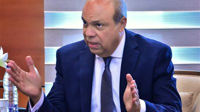 وزير الطيران: المطارات المصرية ليست للبيع وتخضع  للسيادة المصرية