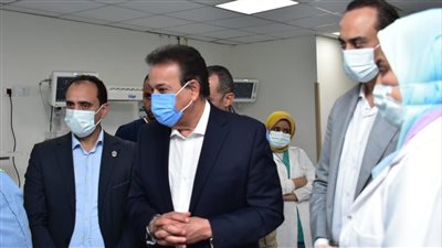 وزير الصحة يستطلع آراء المواطنين عن مستوى خدمات التأمين الصحي الشامل بمحافظة الأقصر