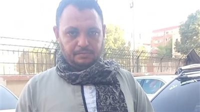 سائق يعثر على حقيبة حريمي بالتاكسي ويسلمها لصاحبتها: عندي 5 أولاد مقبلش أربيهم بالحرام| بث مباشر