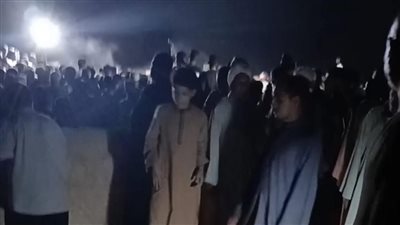 الكل حزين عليه.. تشييع جثمان طبيب لقي مصرعه في حادث انقلاب ملاكي بقنا| صور