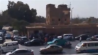 الدكتور حسام موافي يودع زوجته لحظة دفنها بمقابر العائلة| بث مباشر 