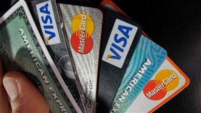 ممكن أساعدكم؟.. القبض على عاطل بتهمة الاستيلاء على بطاقات الدفع الخاصة بـ كبار السن في الساحل