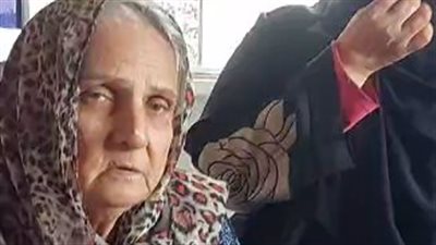 رماني في الشارع وسرق دهبي.. مسنة تستغيث من جحود نجلها: سافرت أحضر جنازة رجعت لقيته باع بيتي | بث مباشر