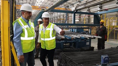 وزير قطاع الأعمال يوجه برفع الطاقة الإنتاجية وإضافة خطوط جديدة بمصانع سيجوارت لإنتاج فلنكات السكك الحديدية