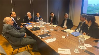 هيئة الدواء تبحث مع شركات دولية توطين صناعة المواد الخام غير الفعالة بمصر