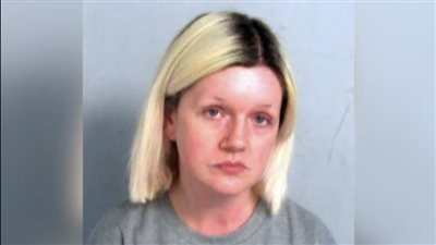 بددت أموالهم.. السجن مدى الحياة لفتاة بريطانية أنهت حياة والديها