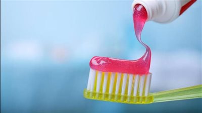 علماء يكتشفون 600 فيروس يغطي رؤوس دش الاستحمام وفرش الأسنان 